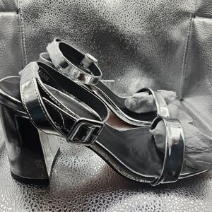 Pretty Little Thing Silver Metallic Block Heeled Sandals New With Tags Size 6